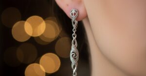 Długie kolczyki wiszące srebrne: Blask i Elegancja