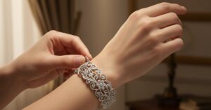 Szerokie bransoletki ażurowe: Twój nowy, olśniewający dodatek